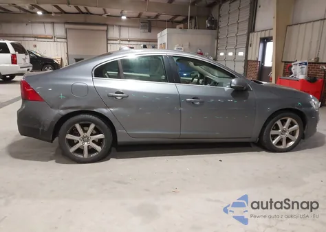 2016 Volvo S60 T5 Drive-E Premier z USA, uszkodzony, nr VIN YV126MFK8G2391513